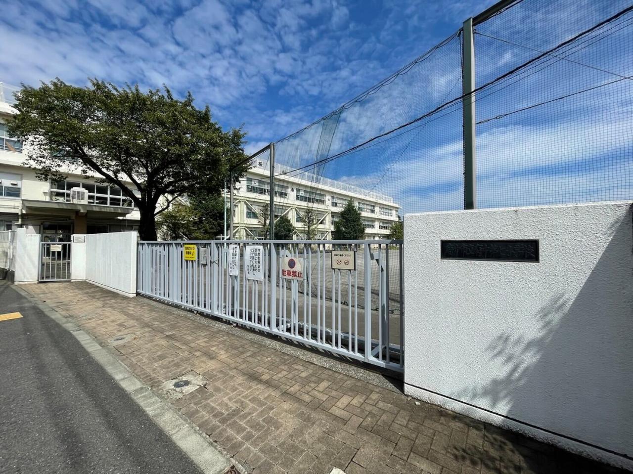 府中市西原町3丁目の土地 前面道路含む現地写真