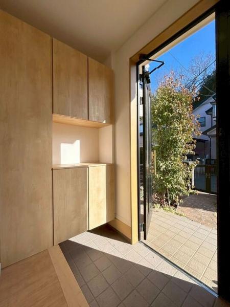 東村山市恩多町1丁目の戸建 玄関