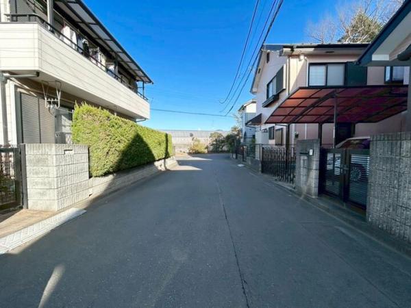 東村山市恩多町1丁目の戸建 前面道路含む現地写真