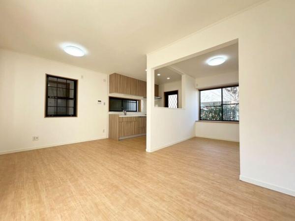 東村山市恩多町1丁目の戸建 リビングダイニング