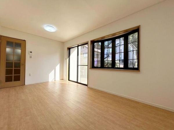 東村山市恩多町1丁目の戸建 リビング