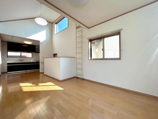 東大和市南街6丁目の戸建 リビング