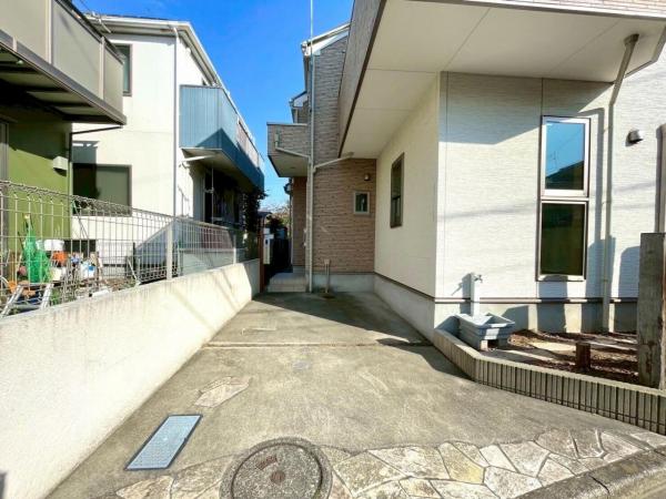 東大和市南街6丁目の戸建 駐車場