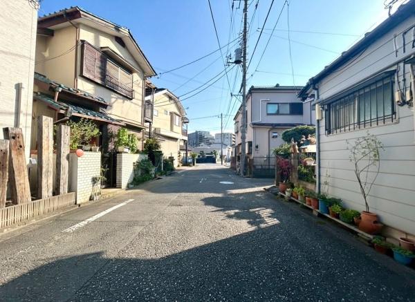 東大和市南街6丁目の戸建 前面道路含む現地写真