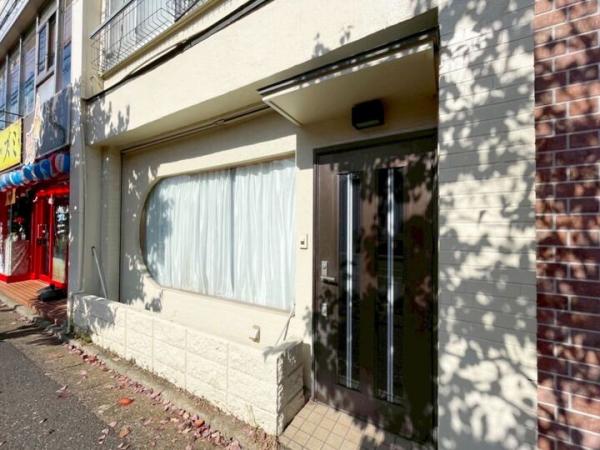 小金井市本町5丁目の連棟式戸建 玄関