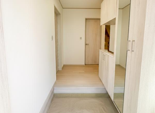 江戸川区南小岩2丁目　新築戸建て 玄関