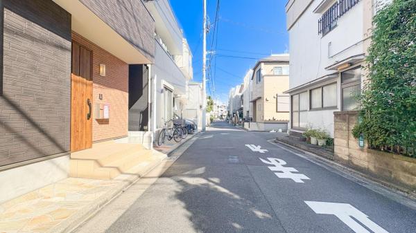 江戸川区南小岩2丁目　新築戸建て 前面道路含む現地写真