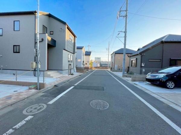 小平市小川町1丁目の新築戸建　ラスト1棟 前面道路含む現地写真