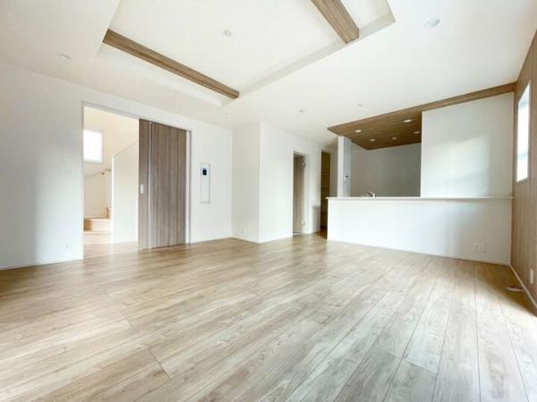 小平市小川町1丁目の新築戸建　ラスト1棟 リビングダイニング