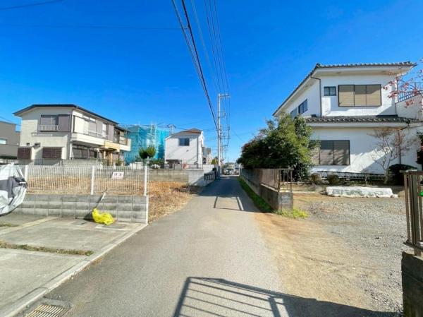 東大和市狭山5丁目の戸建 前面道路含む現地写真