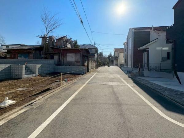 小金井市東町1丁目の新築戸建　全2棟 前面道路含む現地写真