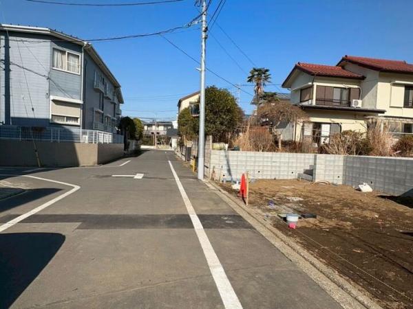小金井市東町1丁目の新築戸建　全2棟 前面道路含む現地写真