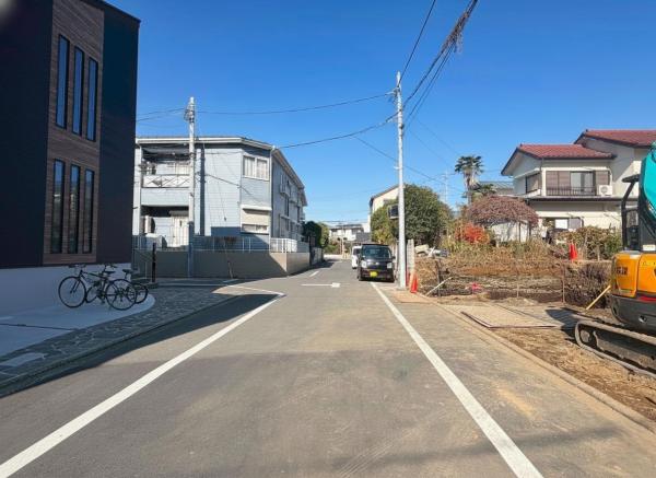 小金井市東町1丁目の新築戸建　全2棟 前面道路含む現地写真