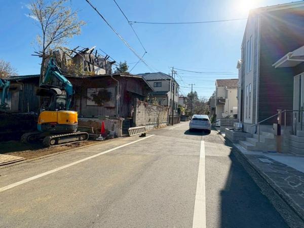 小金井市東町1丁目の新築戸建　全2棟 前面道路含む現地写真