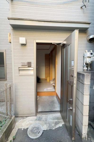 足立区伊興3丁目　中古戸建 玄関