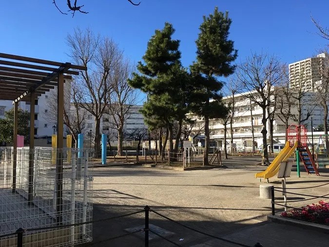 足立区伊興3丁目　中古戸建 前面道路含む現地写真