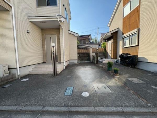 東村山市多摩湖町4丁目の戸建 駐車場