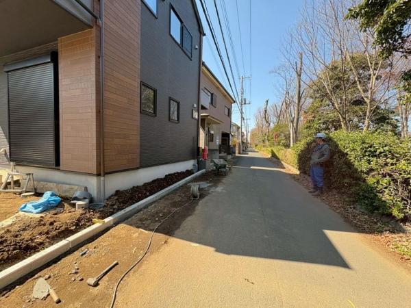 小平市中島町の新築戸建 前面道路含む現地写真