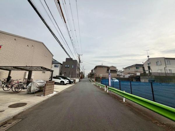 小平市花小金井5丁目の新築戸建 前面道路含む現地写真