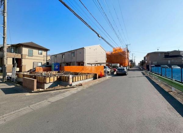 小平市花小金井5丁目の新築戸建 前面道路含む現地写真