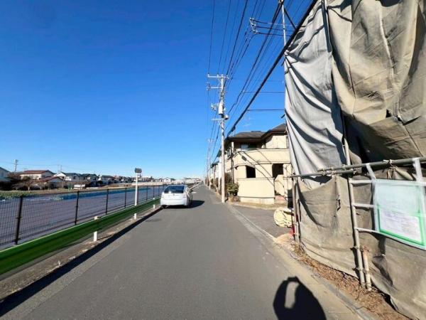 小平市花小金井5丁目の新築戸建 前面道路含む現地写真