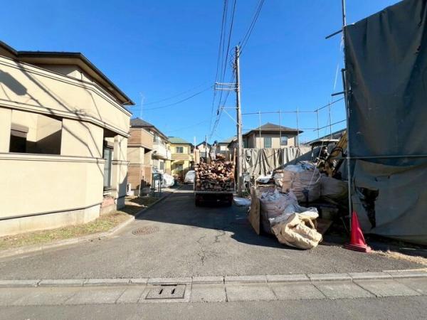 小平市花小金井5丁目の新築戸建 前面道路含む現地写真