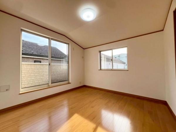 東村山市廻田町2丁目の戸建 洋室