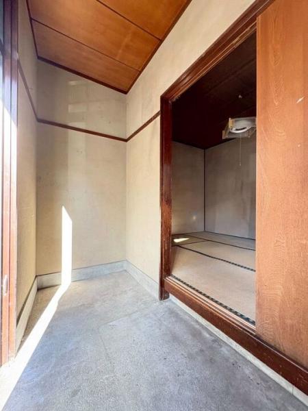 東久留米市神宝町1丁目の戸建 玄関