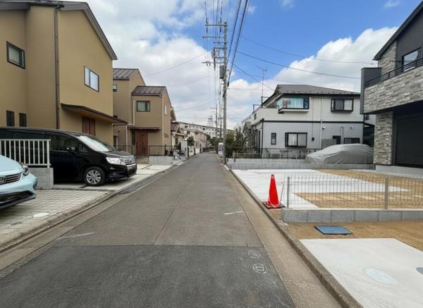 東村山市萩山町2丁目の新築戸建　全2棟 前面道路含む現地写真