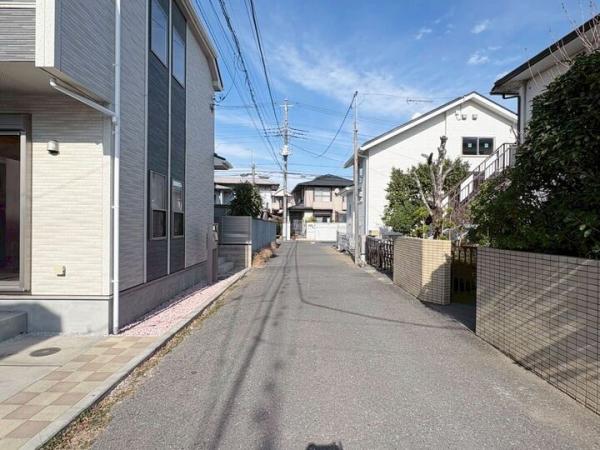 小金井市貫井南町1丁目の戸建 前面道路含む現地写真