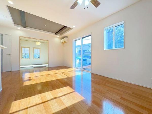 小金井市貫井南町1丁目の戸建 リビング