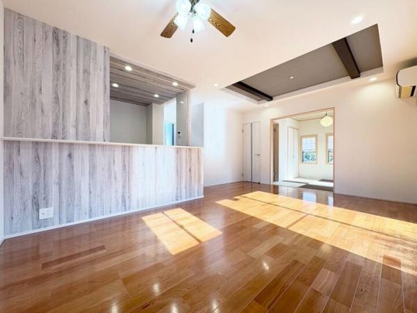 小金井市貫井南町1丁目の戸建 リビングダイニング