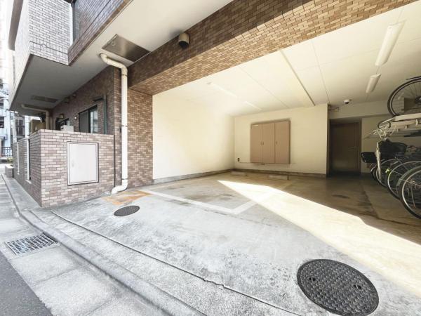 日神パレステージ西池袋 敷地内駐車場