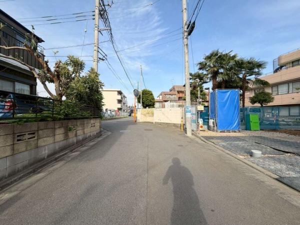 東大和市南街1丁目の新築戸建 前面道路含む現地写真