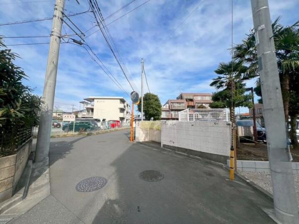 東大和市南街1丁目の新築戸建 前面道路含む現地写真