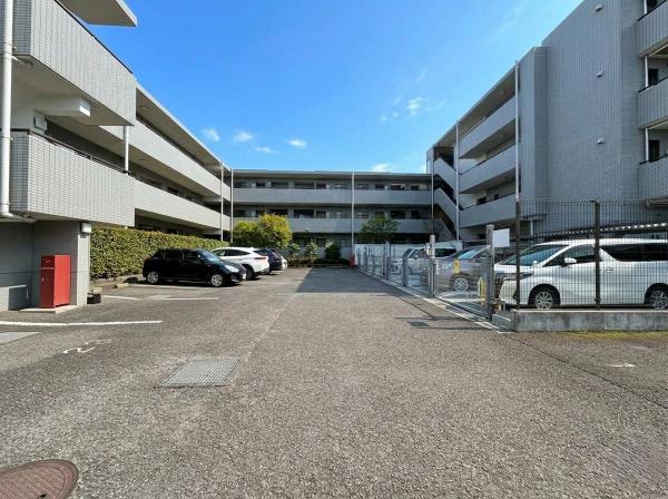 東村山北パークホームズ 駐車場