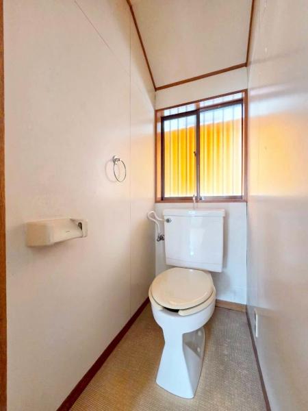 東村山市萩山町1丁目の戸建 トイレ