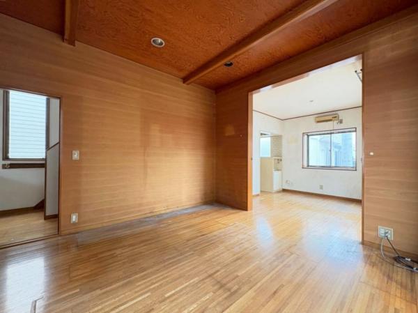 東村山市萩山町1丁目の戸建 リビングダイニング