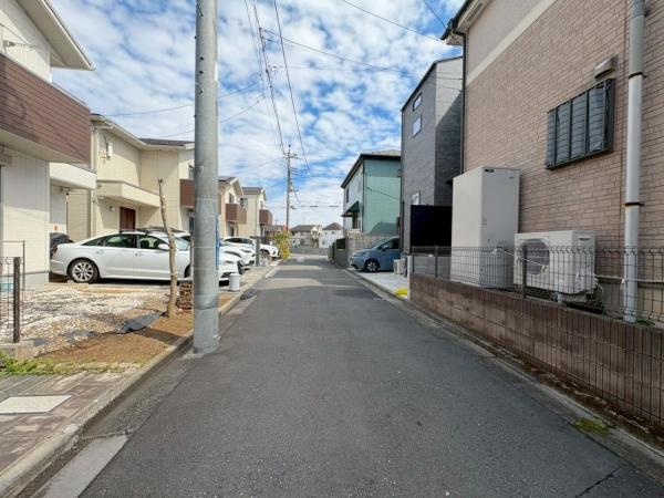 小金井市東町1丁目の戸建 前面道路含む現地写真