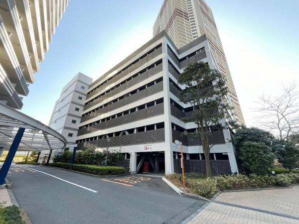WコンフォートタワーズWEST 敷地内駐車場