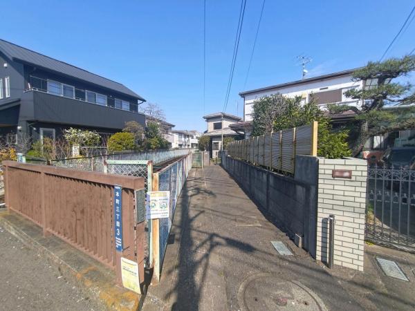 小金井市本町3丁目　中古戸建 前面道路含む現地写真