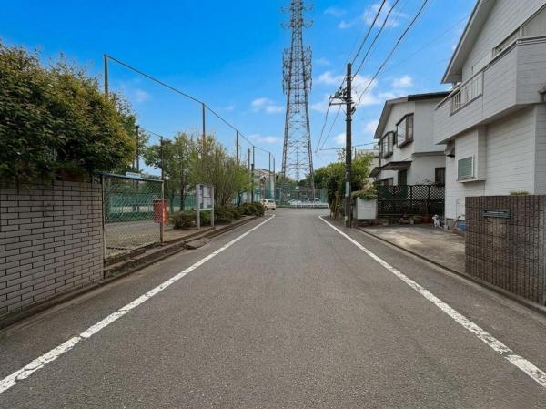 小平市小川町1丁目の新築戸建 前面道路含む現地写真