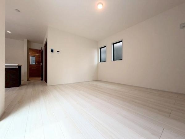 小平市小川町1丁目の新築戸建 リビングダイニング