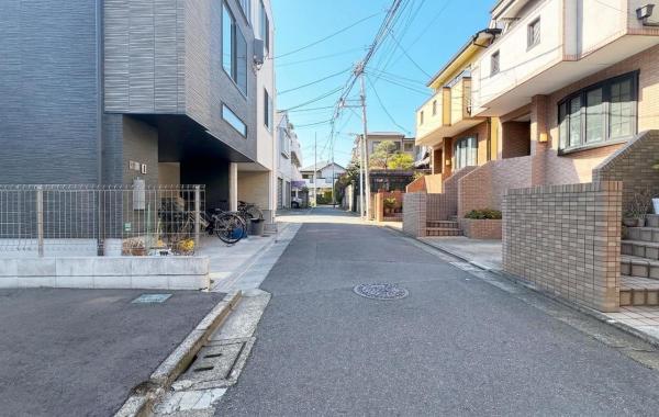 豊島区高松2丁目 中古戸建 前面道路含む現地写真