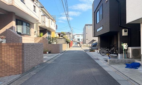 豊島区高松2丁目 中古戸建 前面道路含む現地写真