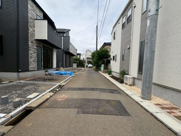 東村山市恩多町3丁目の新築戸建　残2棟 前面道路含む現地写真