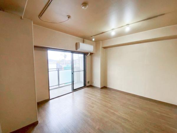 サーパス南市川 リビングダイニング