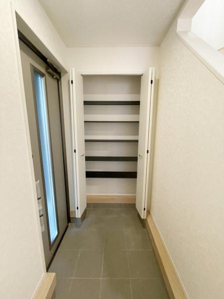 西一之江3丁目　新築戸建ー2棟－ 玄関