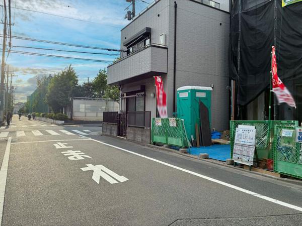 松江7丁目　新築戸建 前面道路含む現地写真