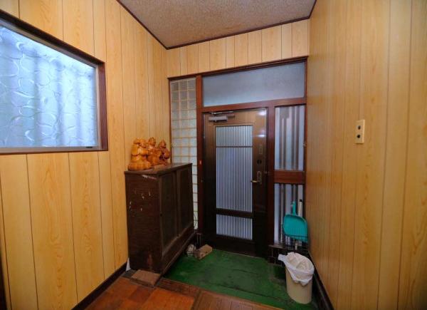 越谷市下間久里　中古戸建 玄関